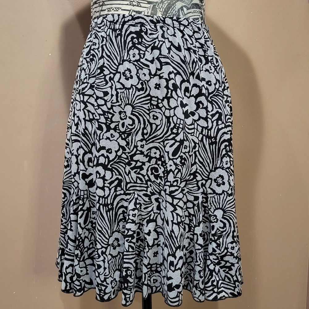 Briggs New York Black & Gray Floral Stretch Flare Skirt Sz M